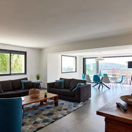 Modern With Sea View And Pool For 10 People