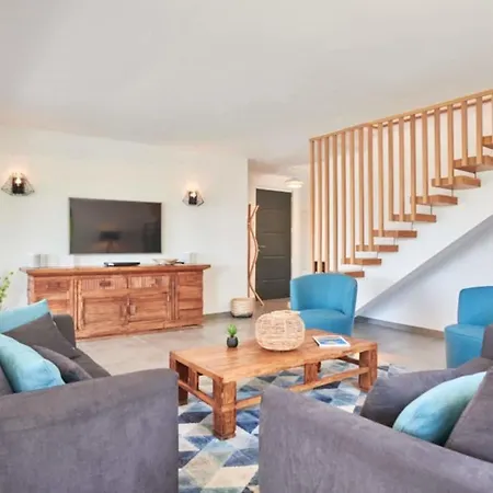 Modern With Sea View And Pool For 10 People Villa *