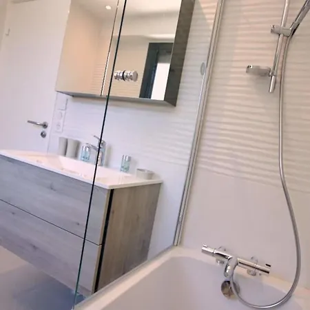 Modern With Sea View And Pool For 10 People Cagnes-sur-Mer