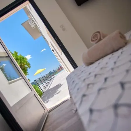 Modern With Sea View And Pool For 10 People *